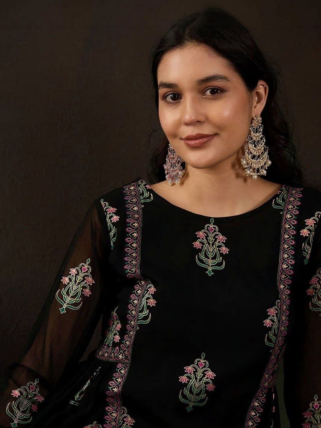 The Loomira Women Ethnic Motifs Embroidered Regular Thread Work Kurta with Trousers thumbnail 2