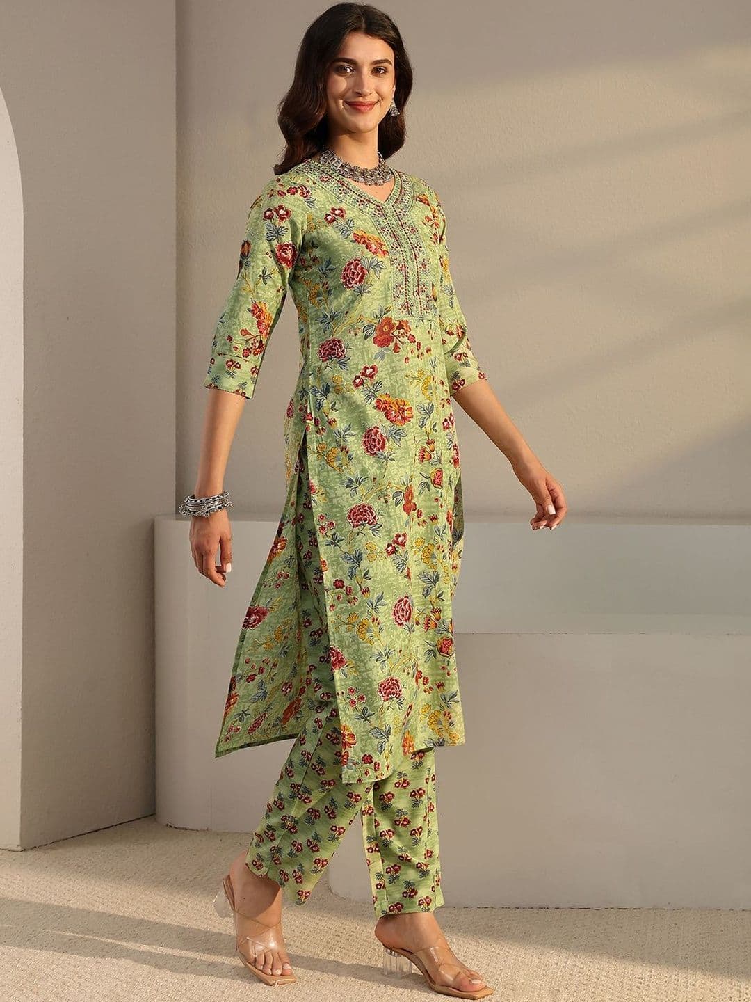 Gerua By Libas Libas Green Floral Printed Straight Suit Set with Dupatta thumbnail 5