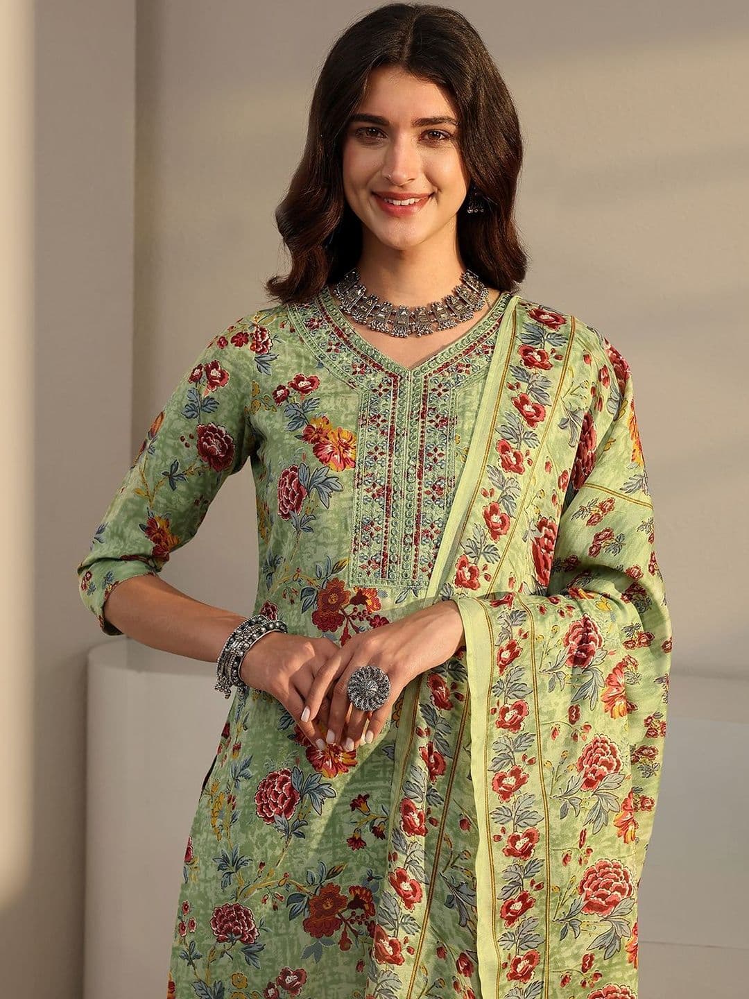 Gerua By Libas Libas Green Floral Printed Straight Suit Set with Dupatta thumbnail 3