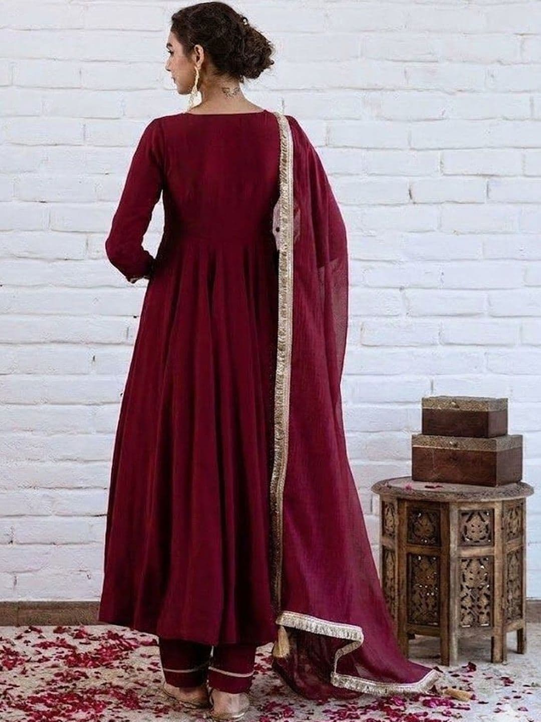 CHANDALIYO Women Regular Gotta Patti Chanderi Silk Kurta with Trousers & With Dupatta thumbnail 6