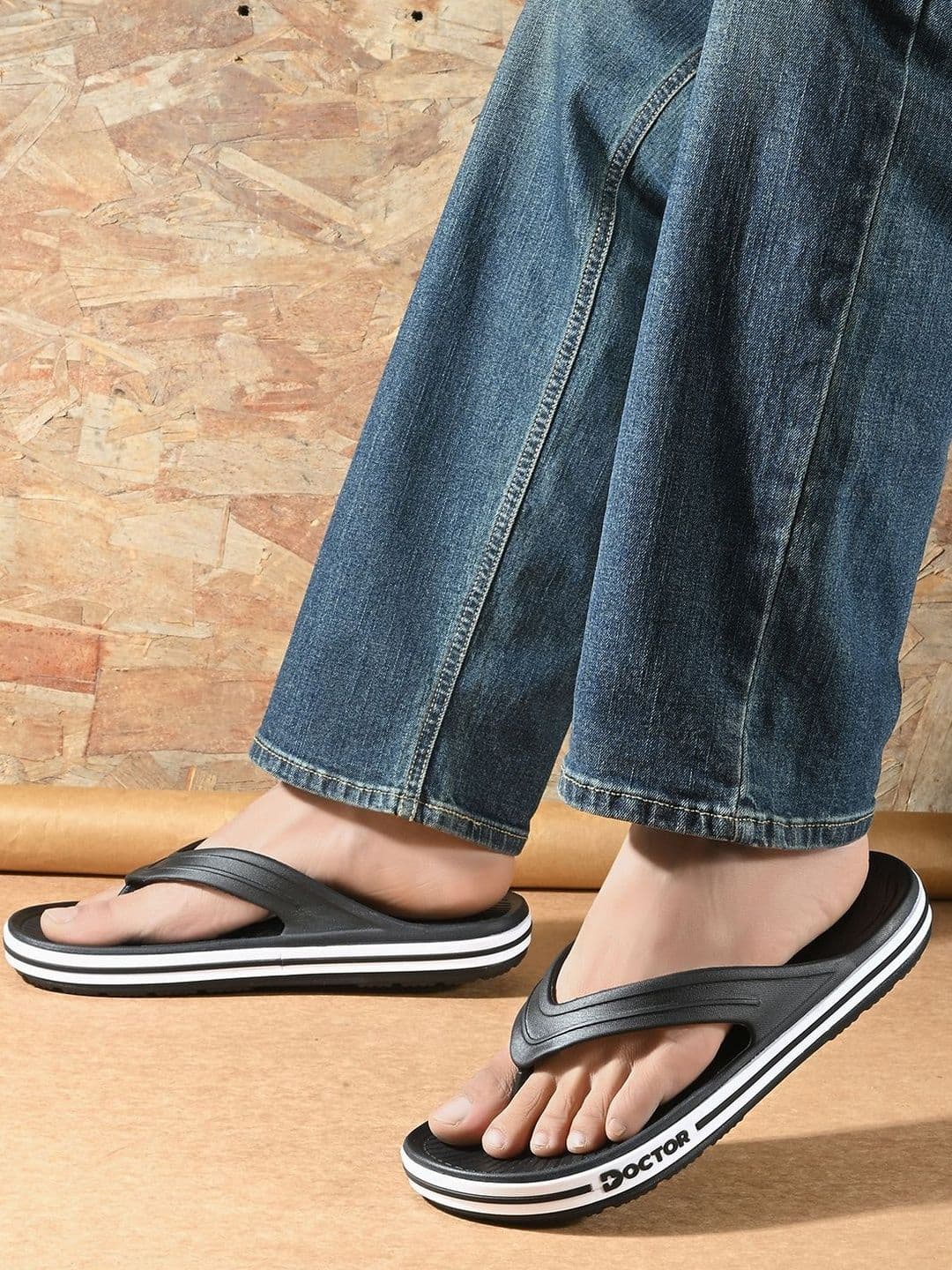 DOCTOR FEEL SOFT Men Striped Thong Flip-Flops - view 1