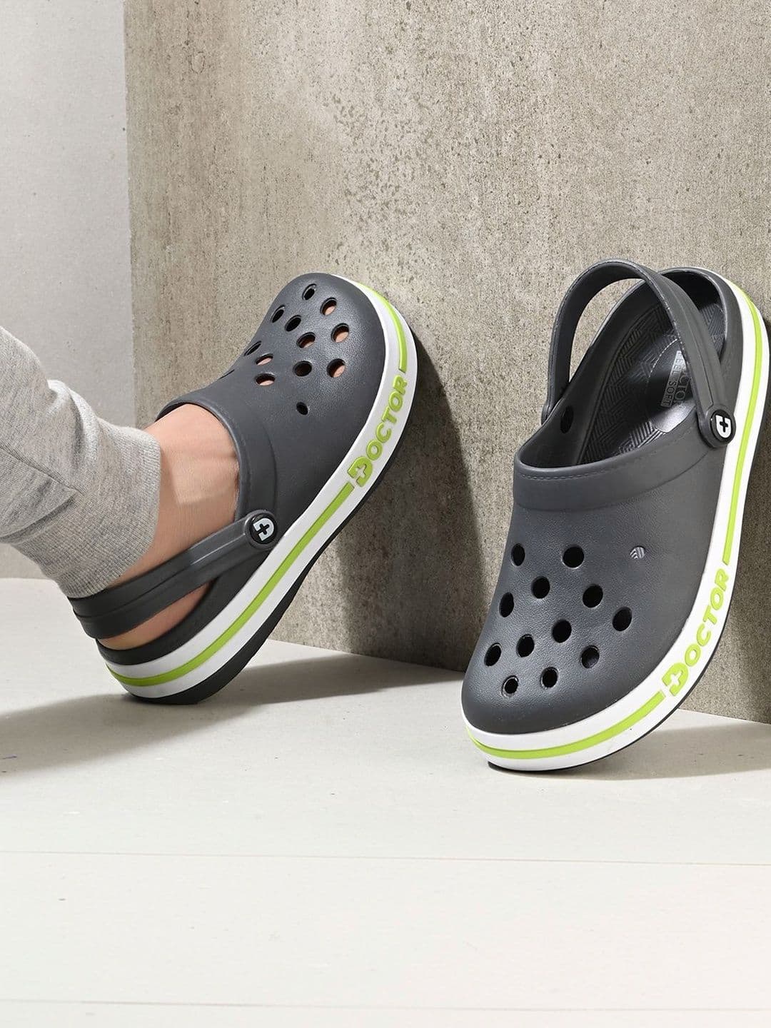 DOCTOR FEEL SOFT Men Colourblocked Clogs - view 1