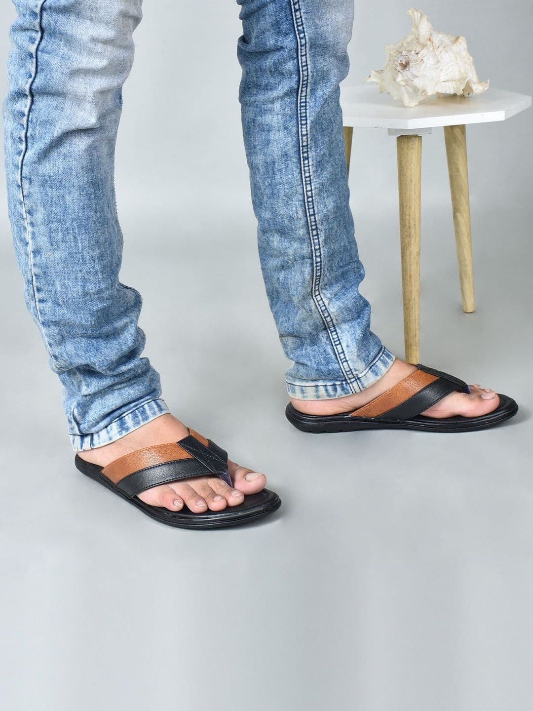 CALIBREL Men Colourblocked Thong Flip-Flops thumbnail 4