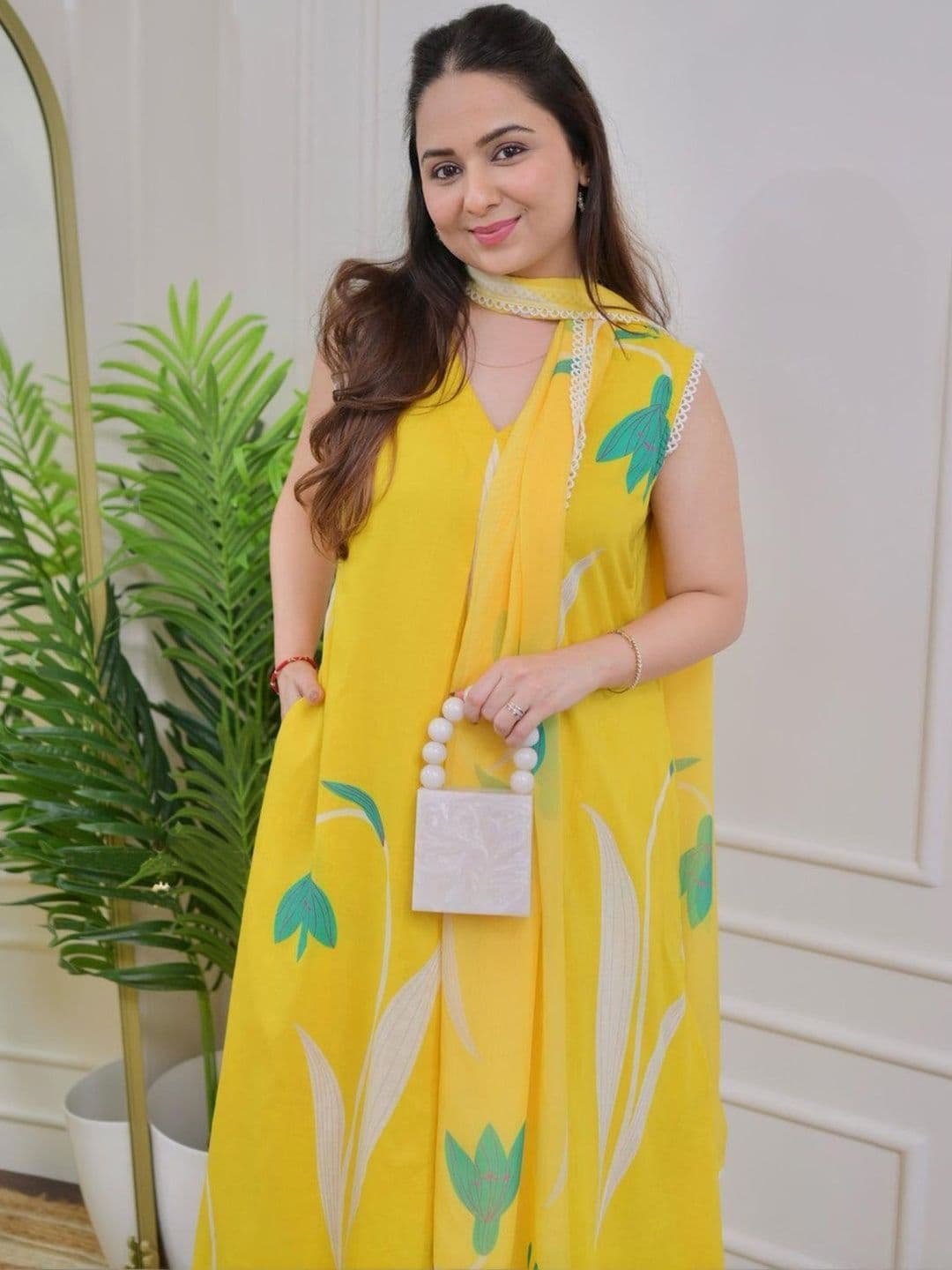 KROLIANT Women Floral Printed Regular Kurta with Trousers & With Dupatta thumbnail 3