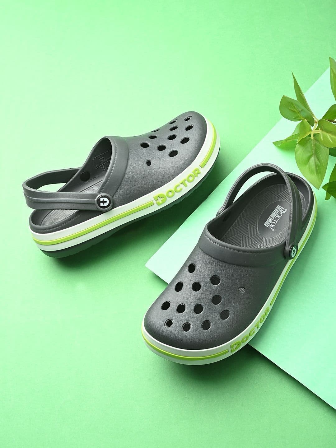 DOCTOR FEEL SOFT Men Colourblocked Clogs thumbnail 6
