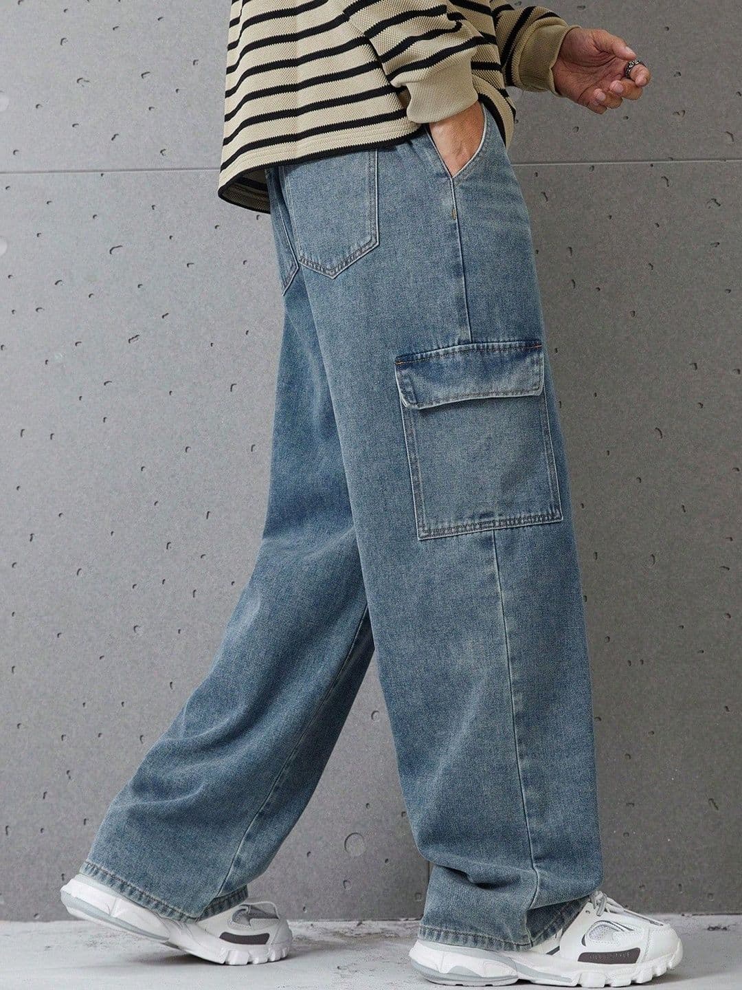 R.Code by The Roadster Life Co. Men Regular Fit High-Rise Light Fade Jeans thumbnail 2