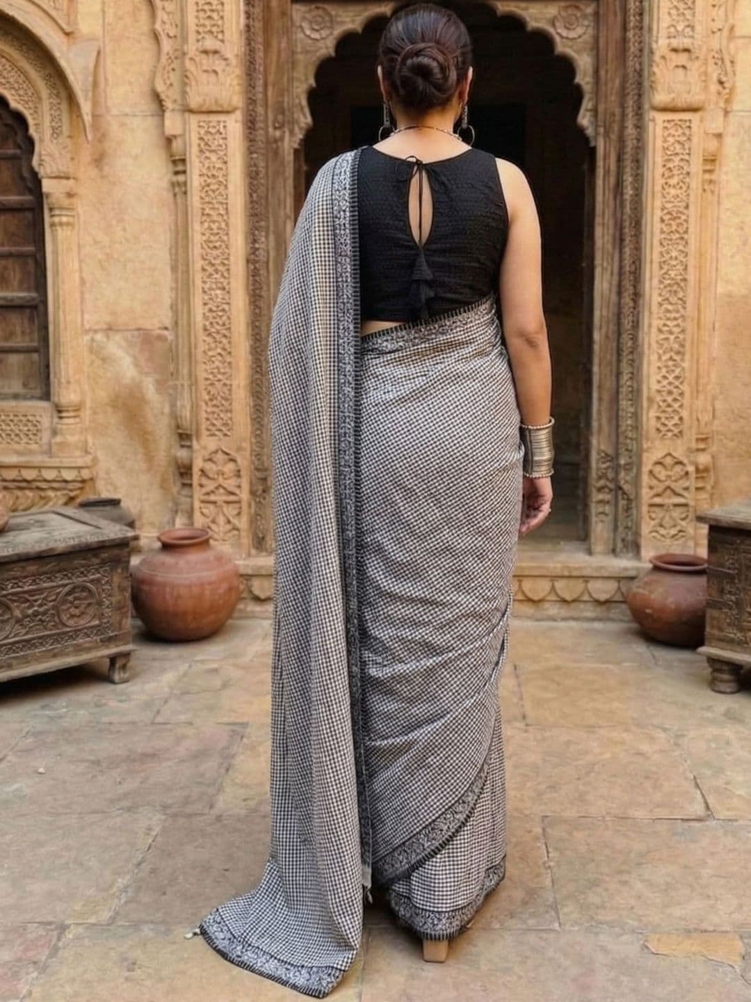 Anjaneya Sarees Checked Linen Blend Handloom Block Print Saree thumbnail 3