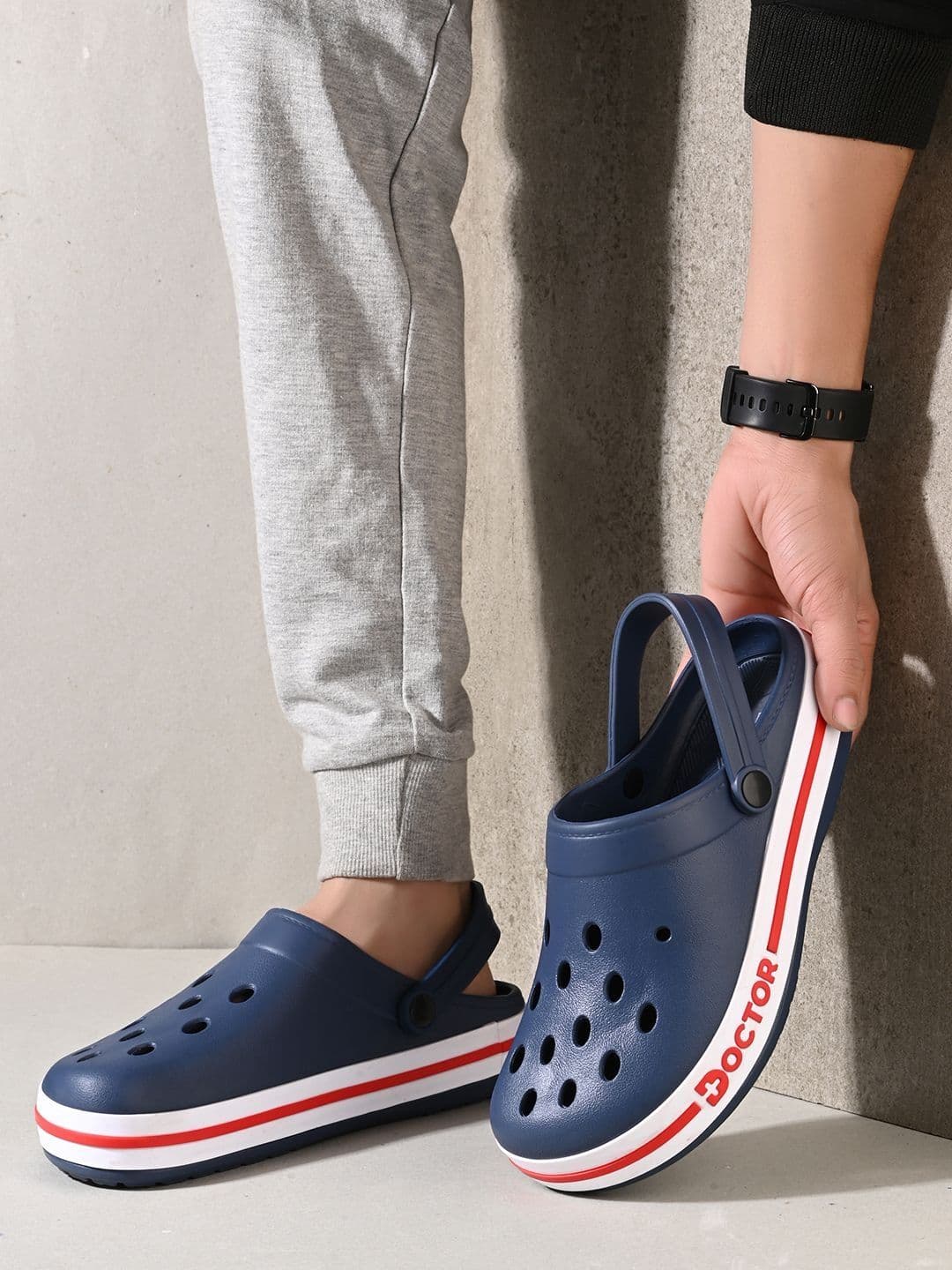 DOCTOR FEEL SOFT Men Colourblocked Clogs thumbnail 4