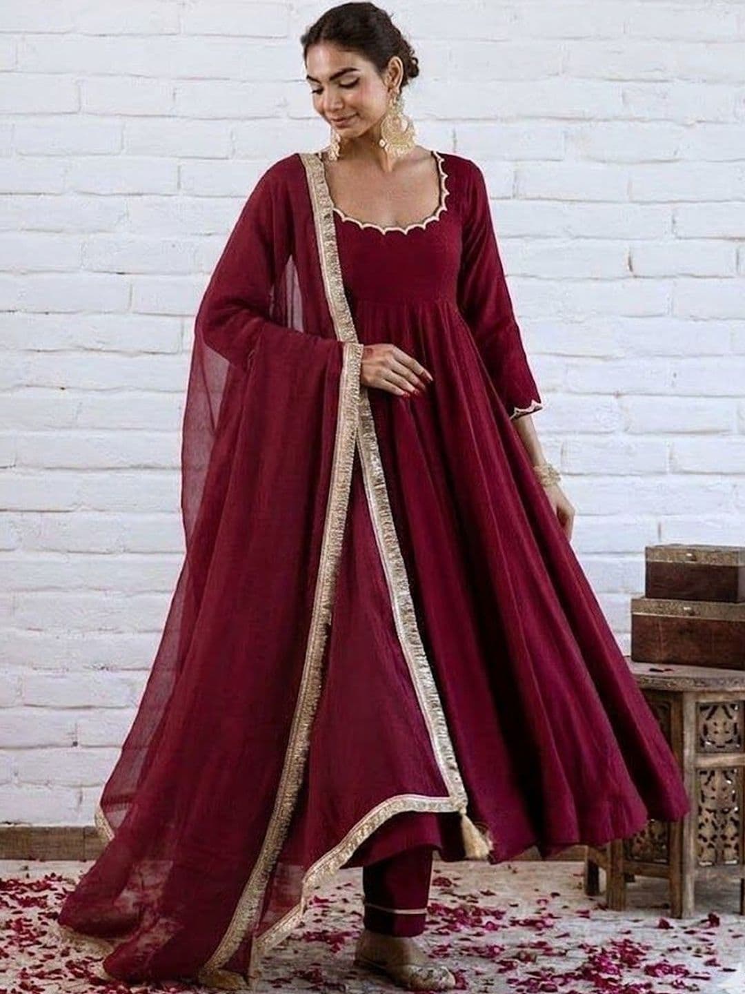 CHANDALIYO Women Regular Gotta Patti Chanderi Silk Kurta with Trousers & With Dupatta thumbnail 2