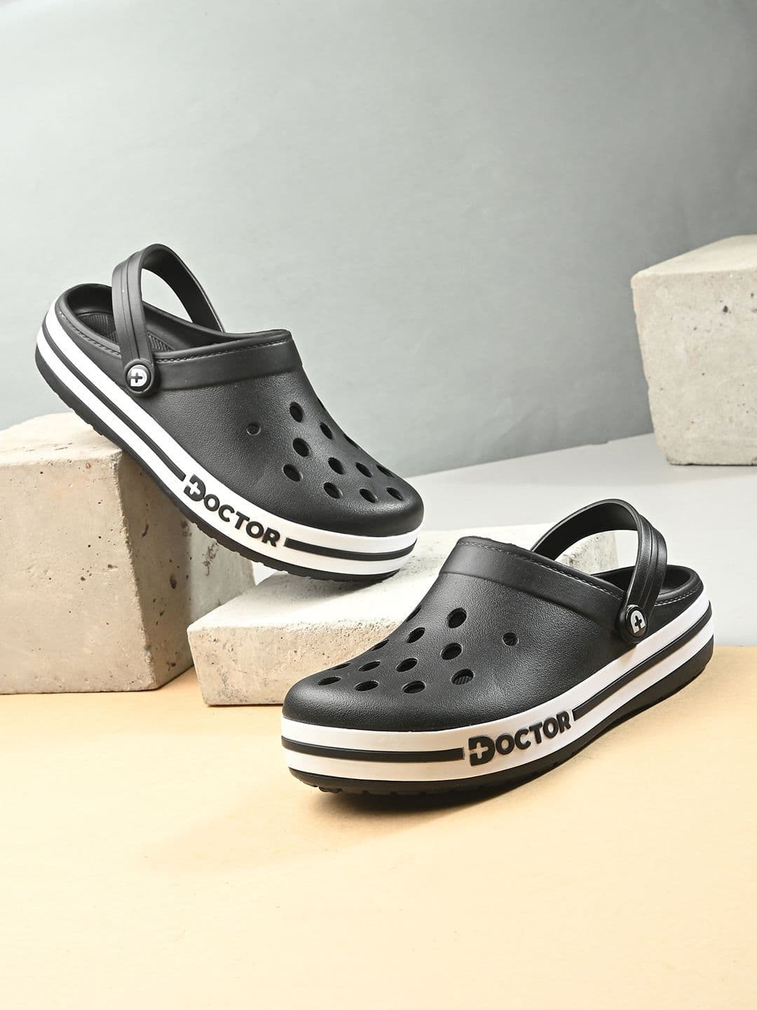 DOCTOR FEEL SOFT Men Colourblocked Clogs - view 1