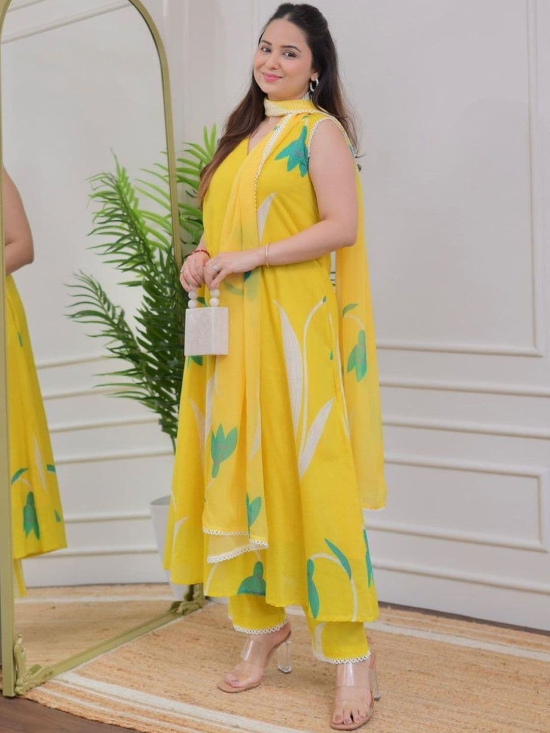 KROLIANT Women Floral Printed Regular Kurta with Trousers & With Dupatta thumbnail 4