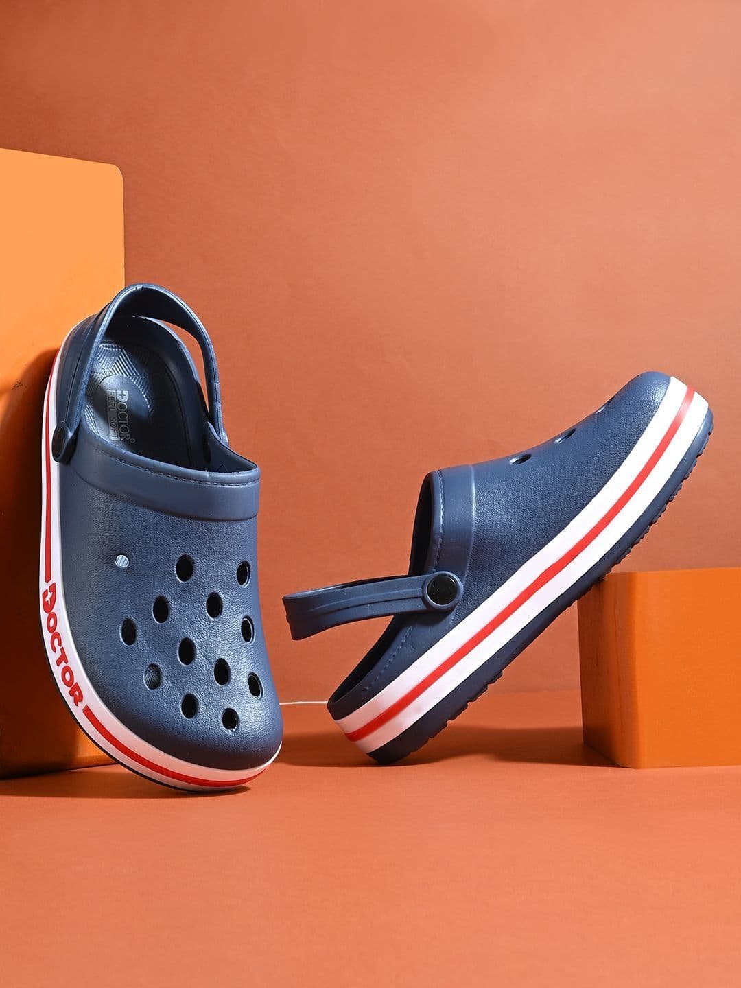 DOCTOR FEEL SOFT Men Colourblocked Clogs thumbnail 7
