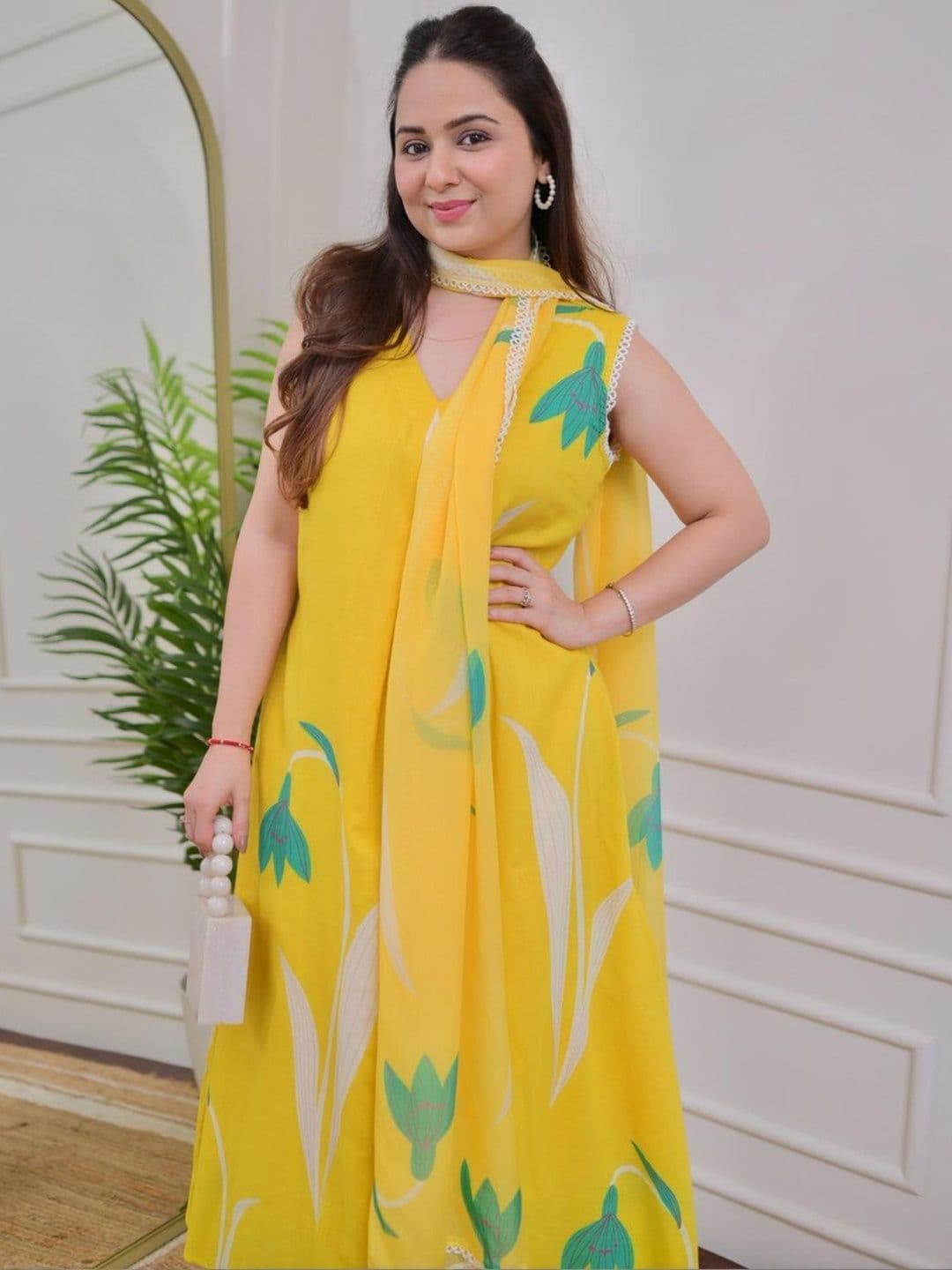 KROLIANT Women Floral Printed Regular Kurta with Trousers & With Dupatta thumbnail 2