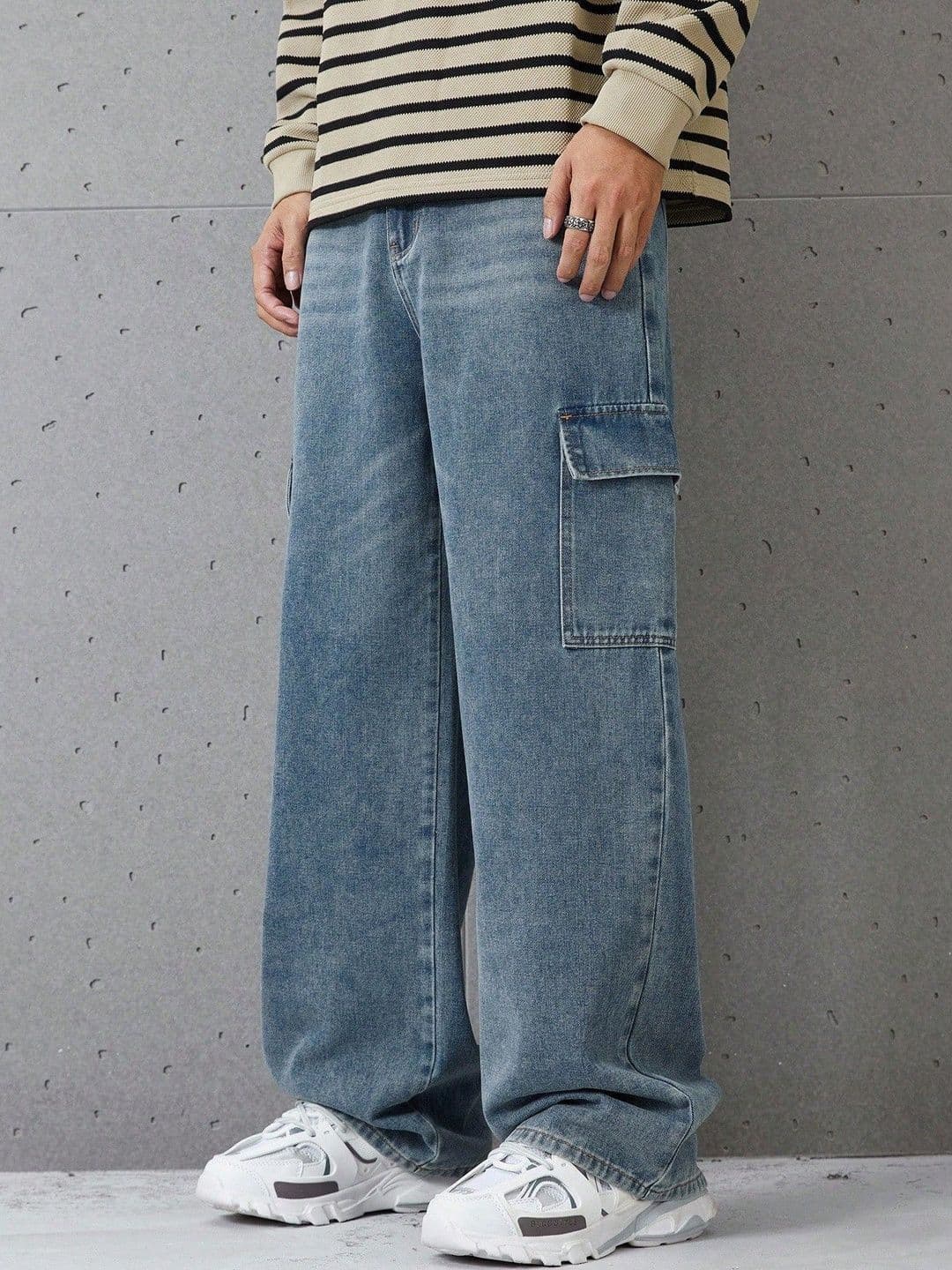 R.Code by The Roadster Life Co. Men Regular Fit High-Rise Light Fade Jeans thumbnail 4