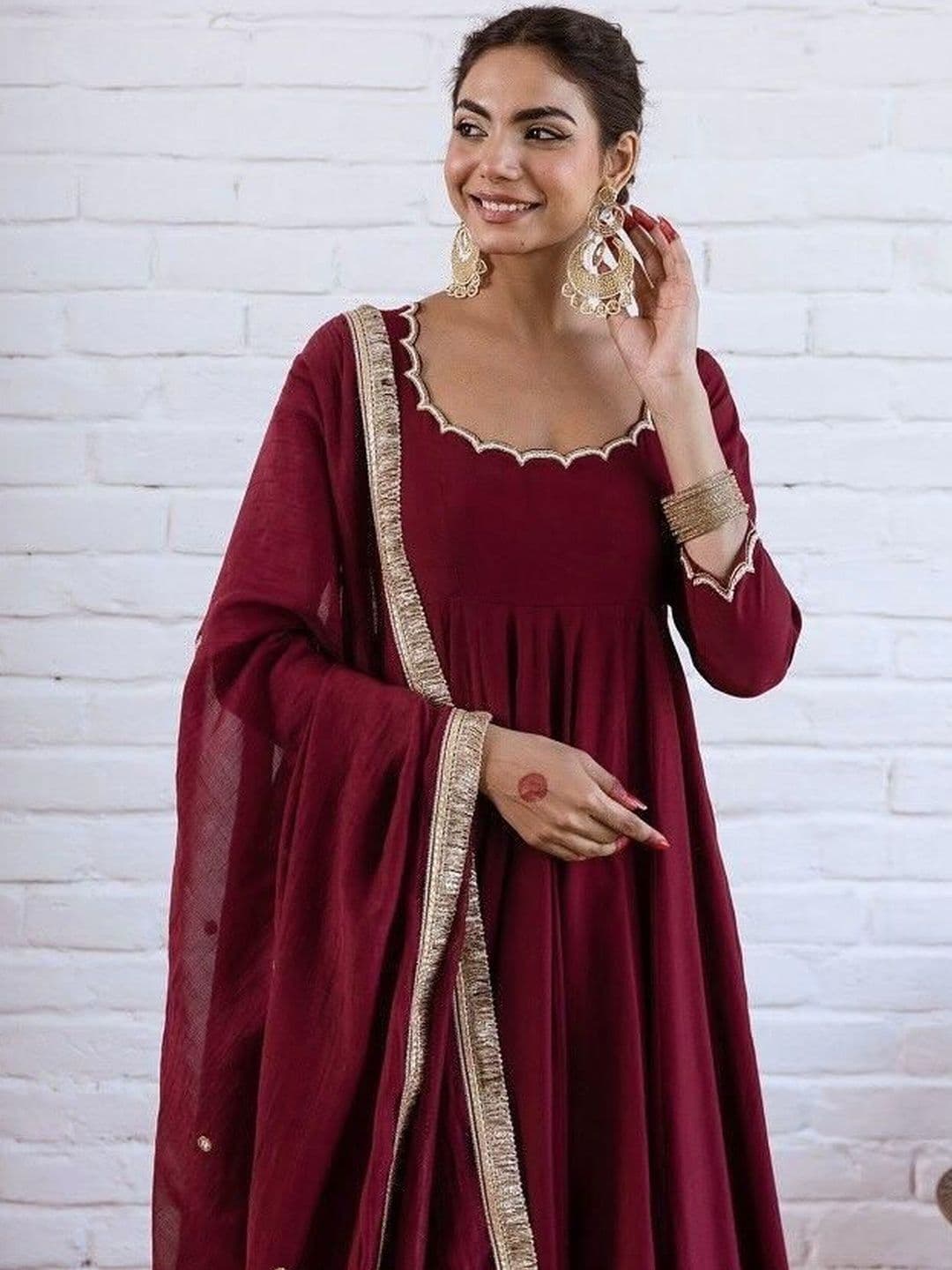 CHANDALIYO Women Regular Gotta Patti Chanderi Silk Kurta with Trousers & With Dupatta thumbnail 5