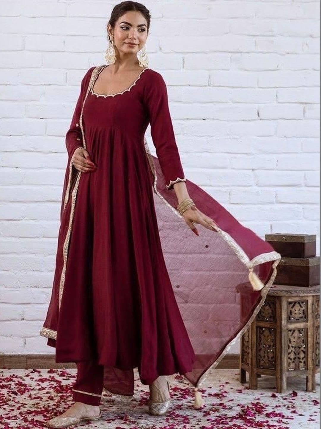 CHANDALIYO Women Regular Gotta Patti Chanderi Silk Kurta with Trousers & With Dupatta thumbnail 4