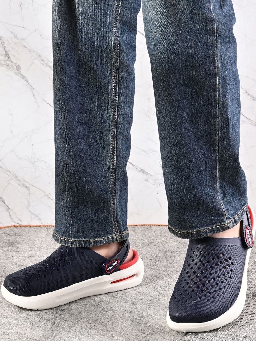 DOCTOR FEEL SOFT Men Colourblocked Clogs thumbnail 5