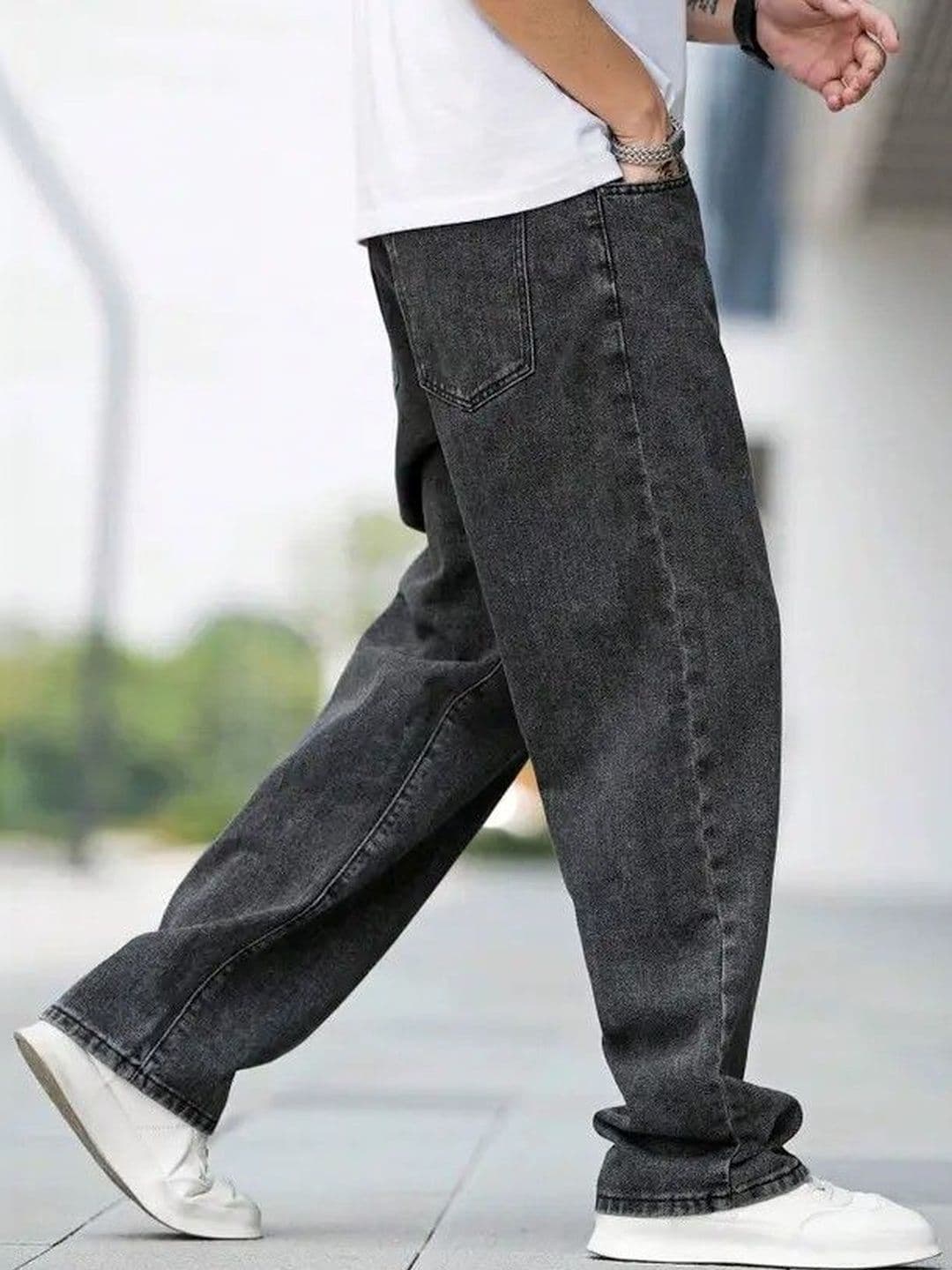 CLYVER Men Straight Fit Mid-Rise Light Fade Jeans thumbnail 3