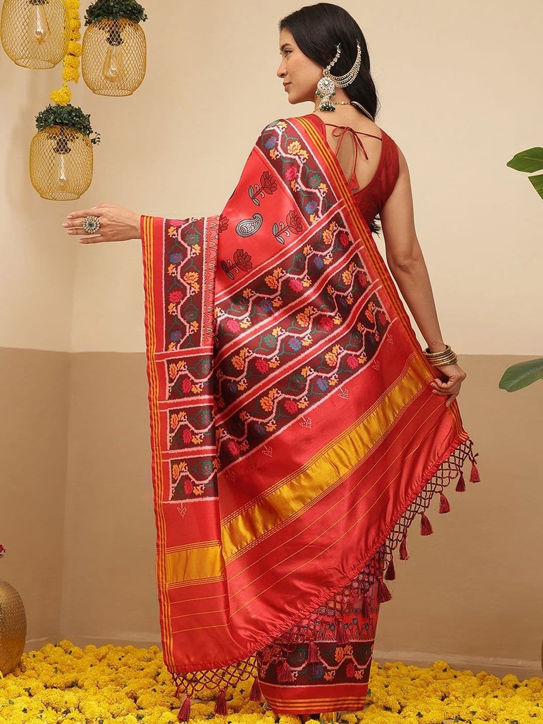 Silk Land Ethnic Motifs Printed Zari Silk Blend Patola Saree thumbnail 3