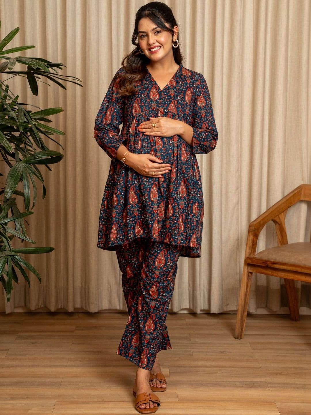 Ikk Kudi by Seerat Women Paisley Printed Empire Pure Cotton Kurta with Trousers - view 1