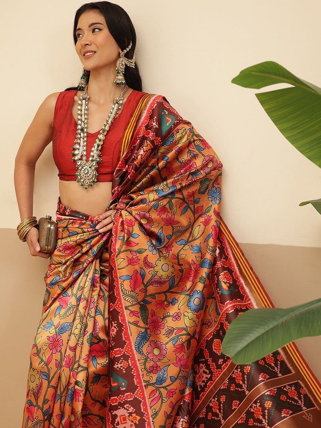 Silk Land Ethnic Motifs Zari Silk Blend Handloom Patola Saree thumbnail 3