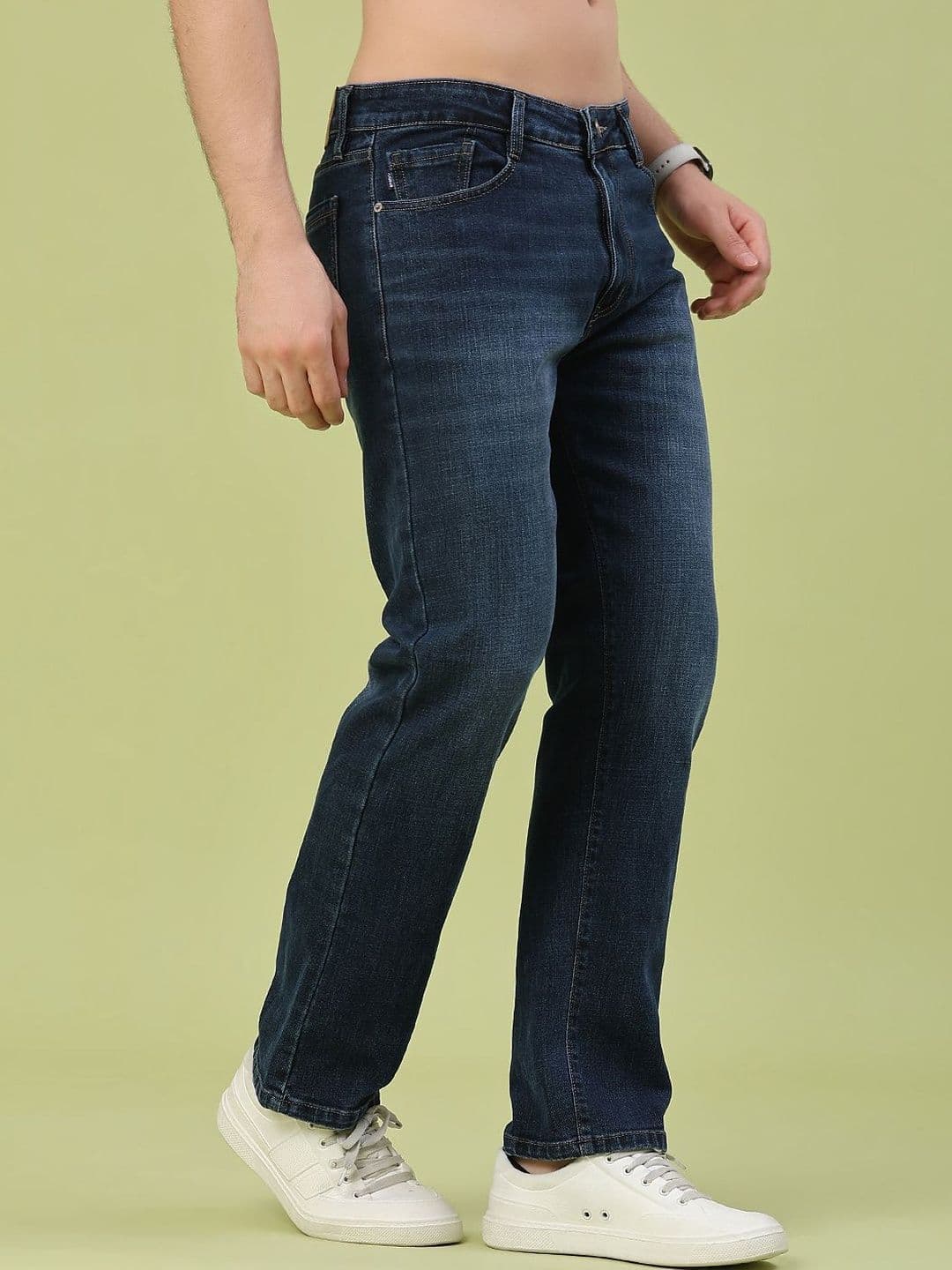 V-Mart Men Relaxed Fit Mid-Rise Light Fade Jeans thumbnail 5