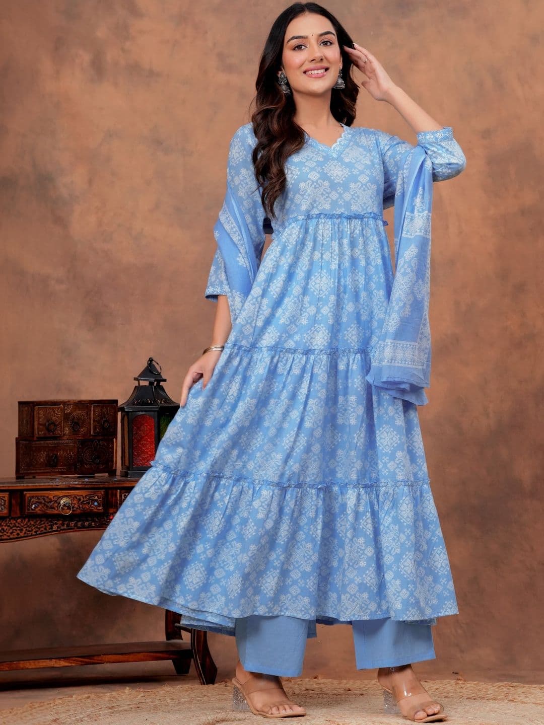 ZARIZAARA Women Ethnic Motifs Printed Tiered Pure Cotton Kurta with Trousers & With Dupatta thumbnail 3