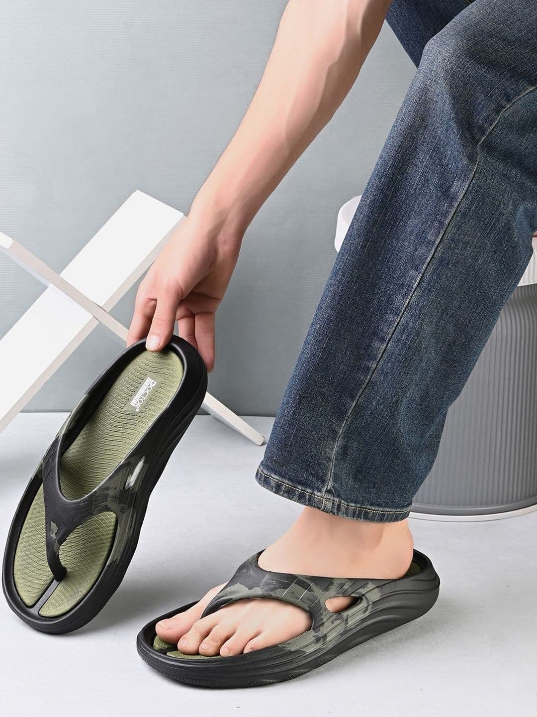 DOCTOR FEEL SOFT Men Printed Thong Flip-Flops thumbnail 3