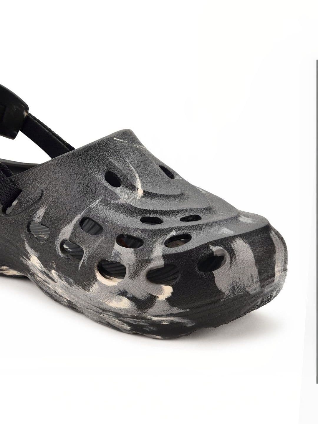 The Roadster Lifestyle Co. Men Printed Clogs Flip Flops thumbnail 5