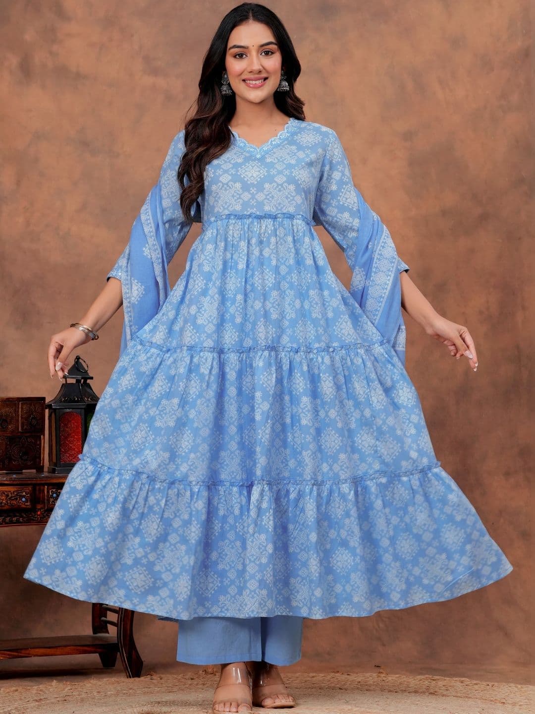 ZARIZAARA Women Ethnic Motifs Printed Tiered Pure Cotton Kurta with Trousers & With Dupatta thumbnail 4