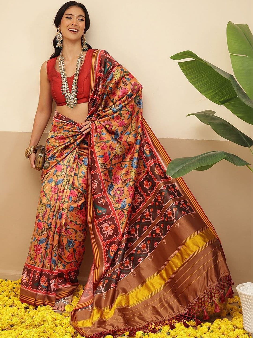 Silk Land Ethnic Motifs Zari Silk Blend Handloom Patola Saree thumbnail 5