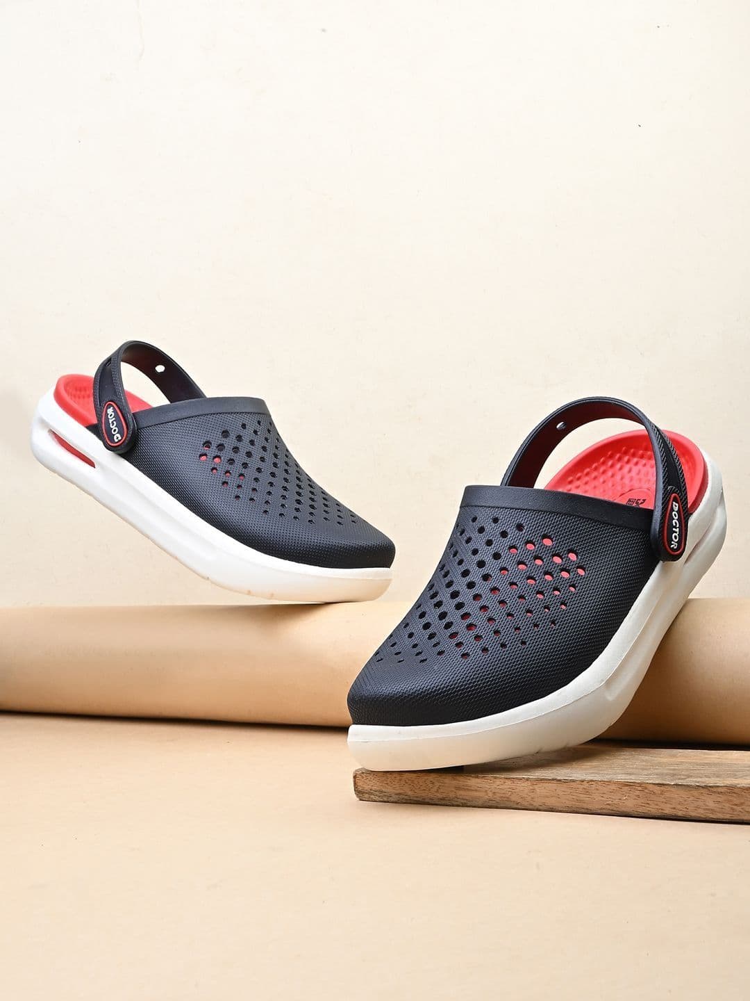 DOCTOR FEEL SOFT Men Colourblocked Clogs thumbnail 6