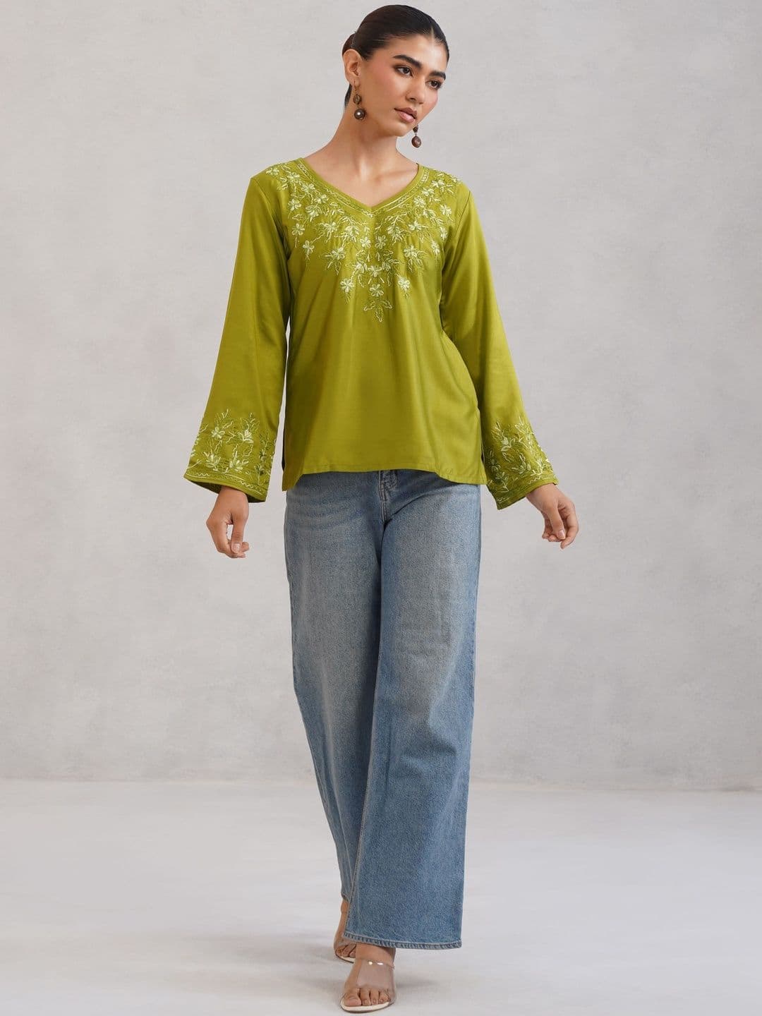 colorkosh Women Green Floral Embroidered Thread Work Sleeveless Kurta thumbnail 3