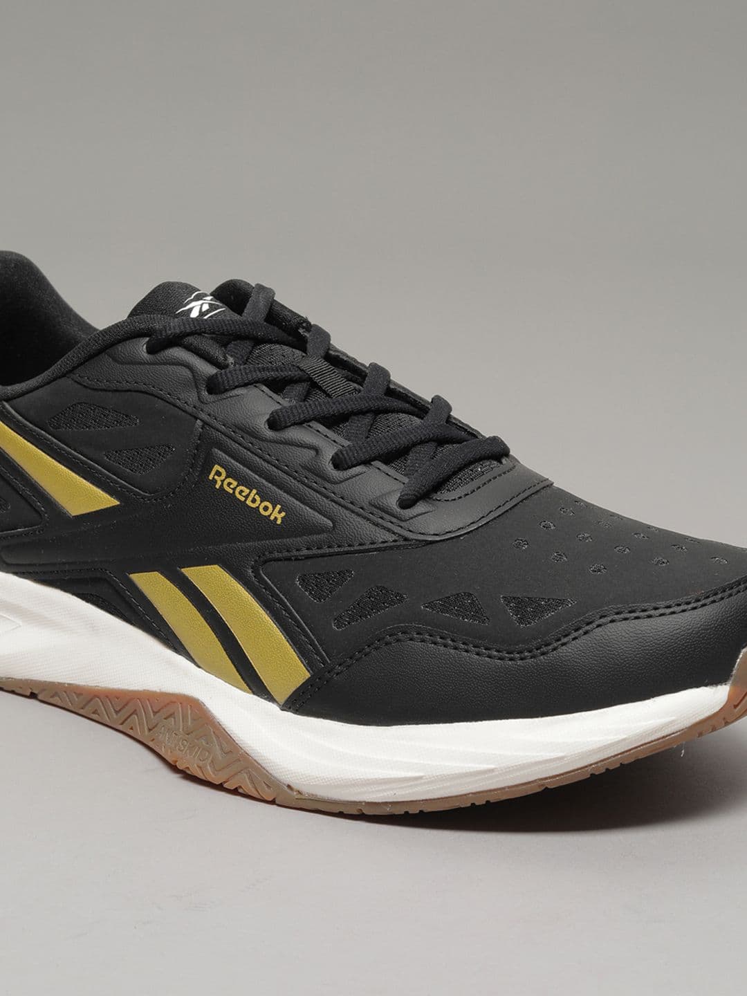 Reebok Multi Court Men Lace-Ups Badminton Sports Shoes thumbnail 2