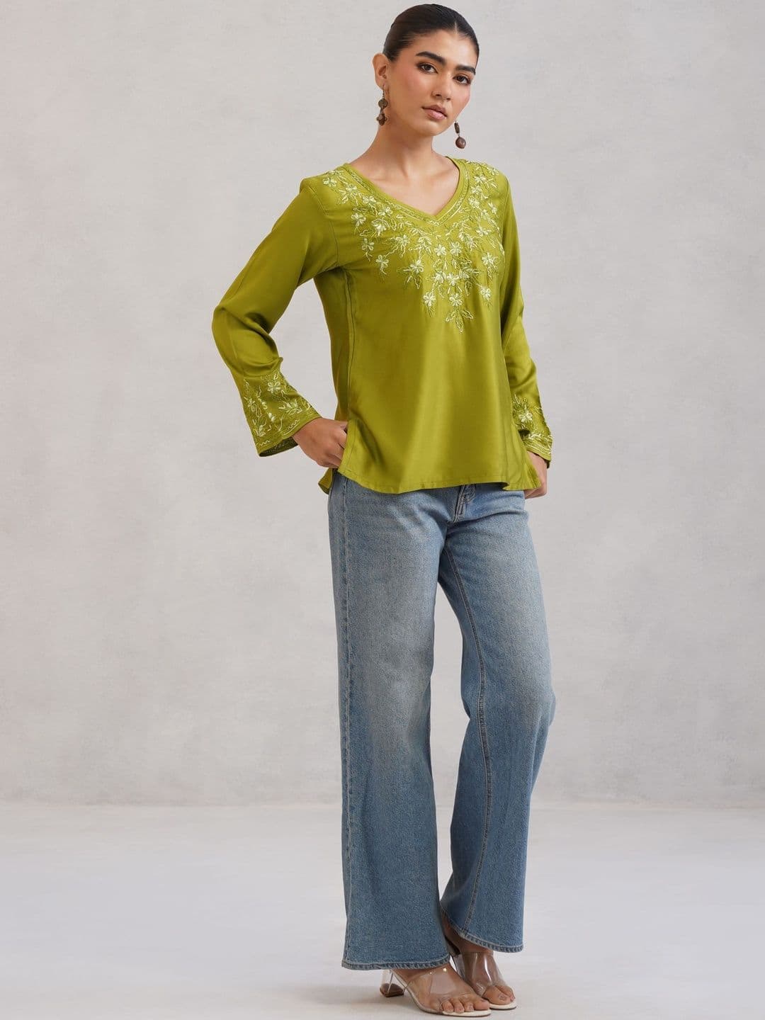 colorkosh Women Green Floral Embroidered Thread Work Sleeveless Kurta thumbnail 2