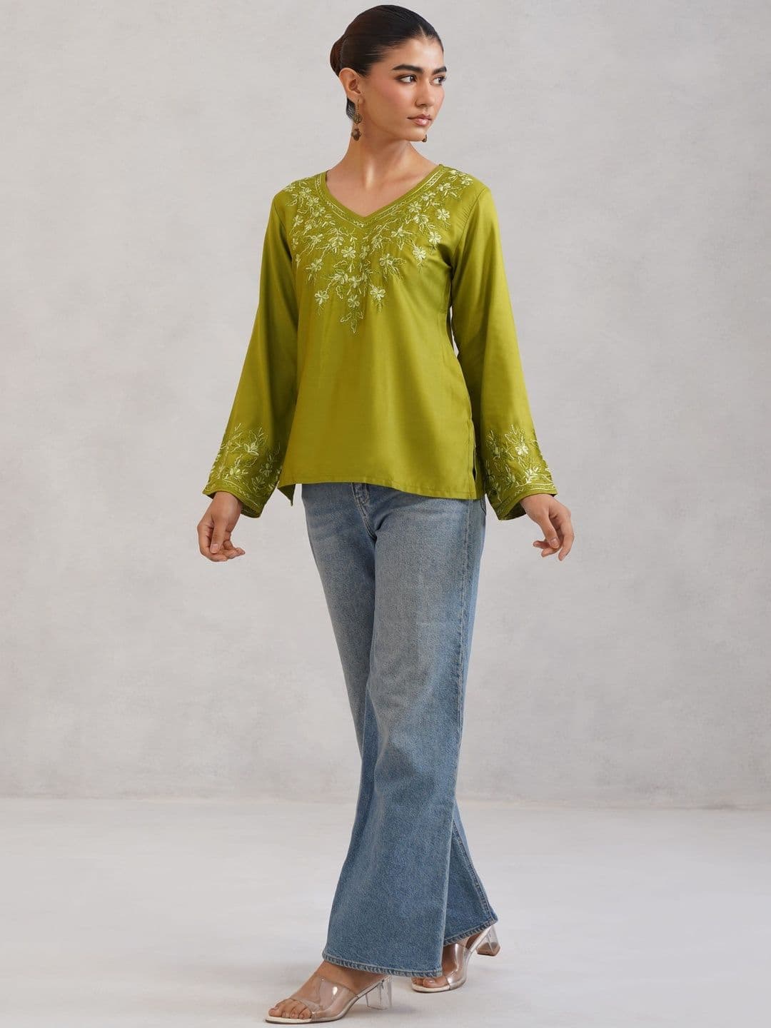 colorkosh Women Green Floral Embroidered Thread Work Sleeveless Kurta thumbnail 5