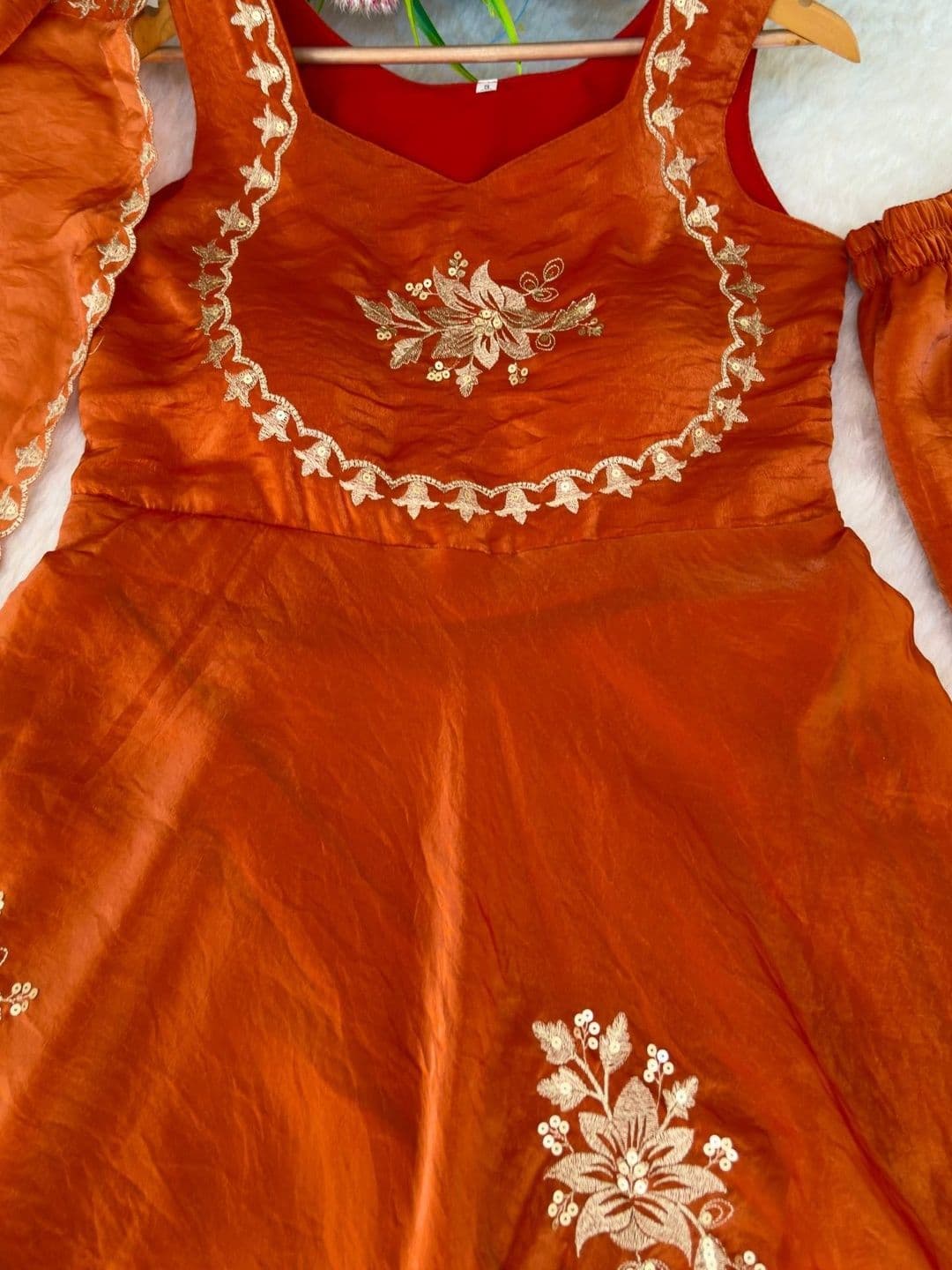 Maruti Tex Women Ethnic Motifs Embroidered Empire Thread Work Pure Silk Kurta with Palazzos & With Dupatta thumbnail 4