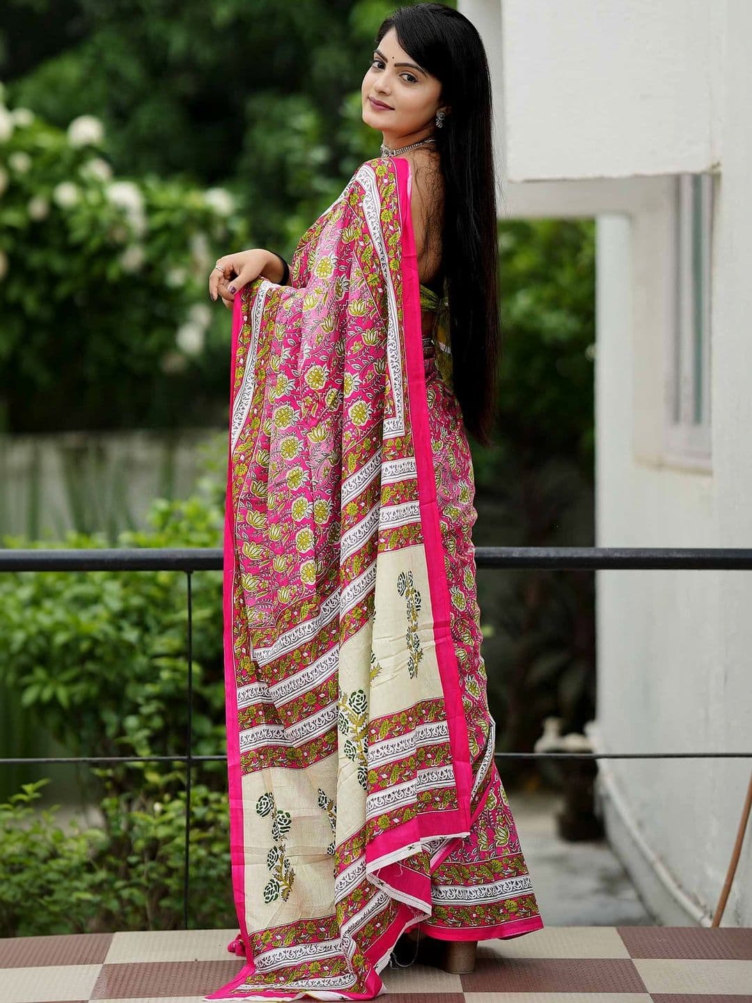Sangria Women Floral Print Pure Cotton Saree With Blouse Piece thumbnail 2