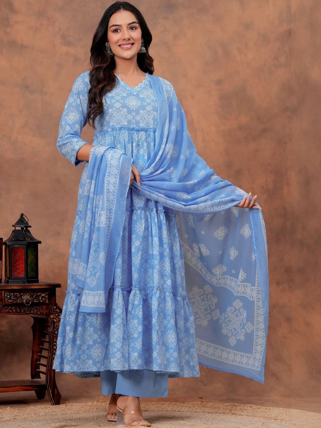 ZARIZAARA Women Ethnic Motifs Printed Tiered Pure Cotton Kurta with Trousers & With Dupatta thumbnail 2