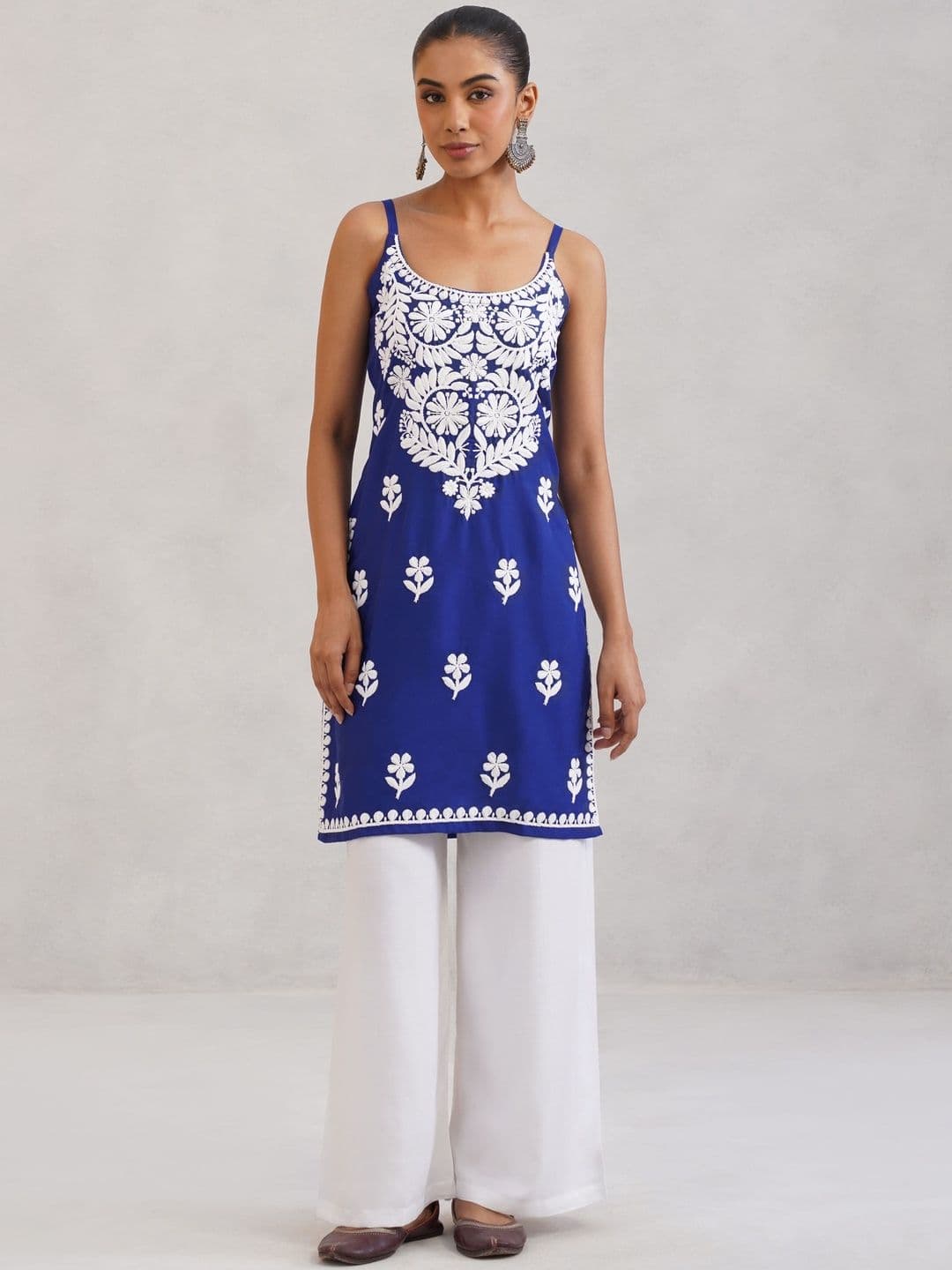 colorkosh Women Floral White Embroidered Thread Work Sleeveless Kurta - view 1