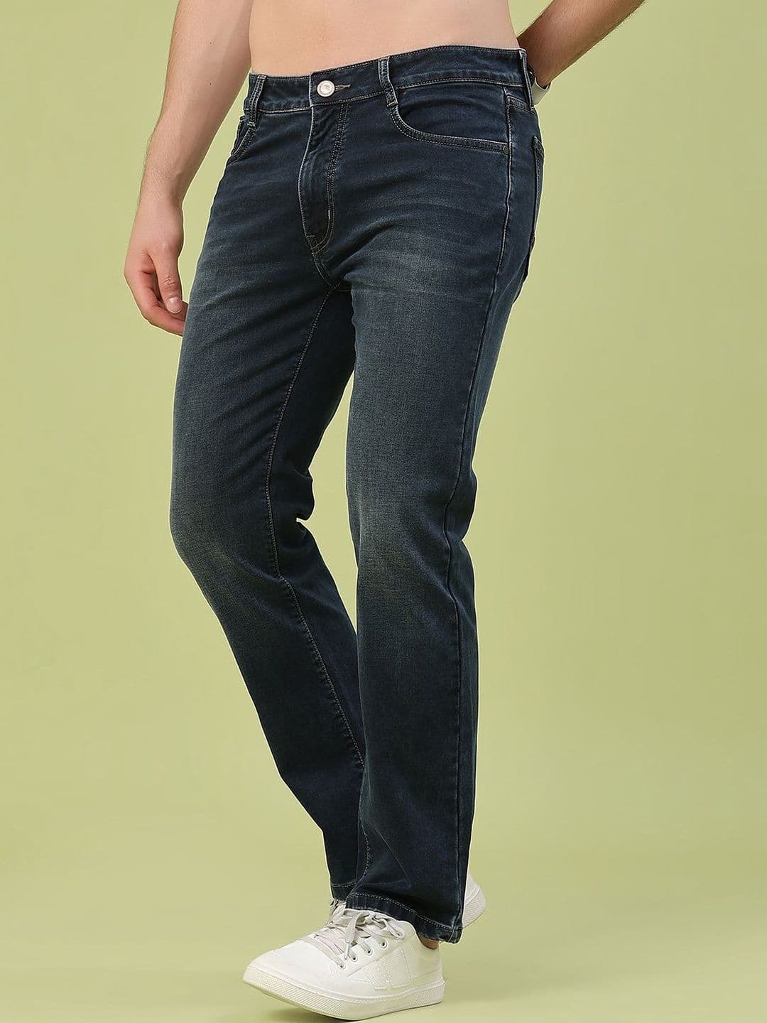 V-Mart Men Relaxed Fit Mid-Rise Light Fade Jeans thumbnail 4