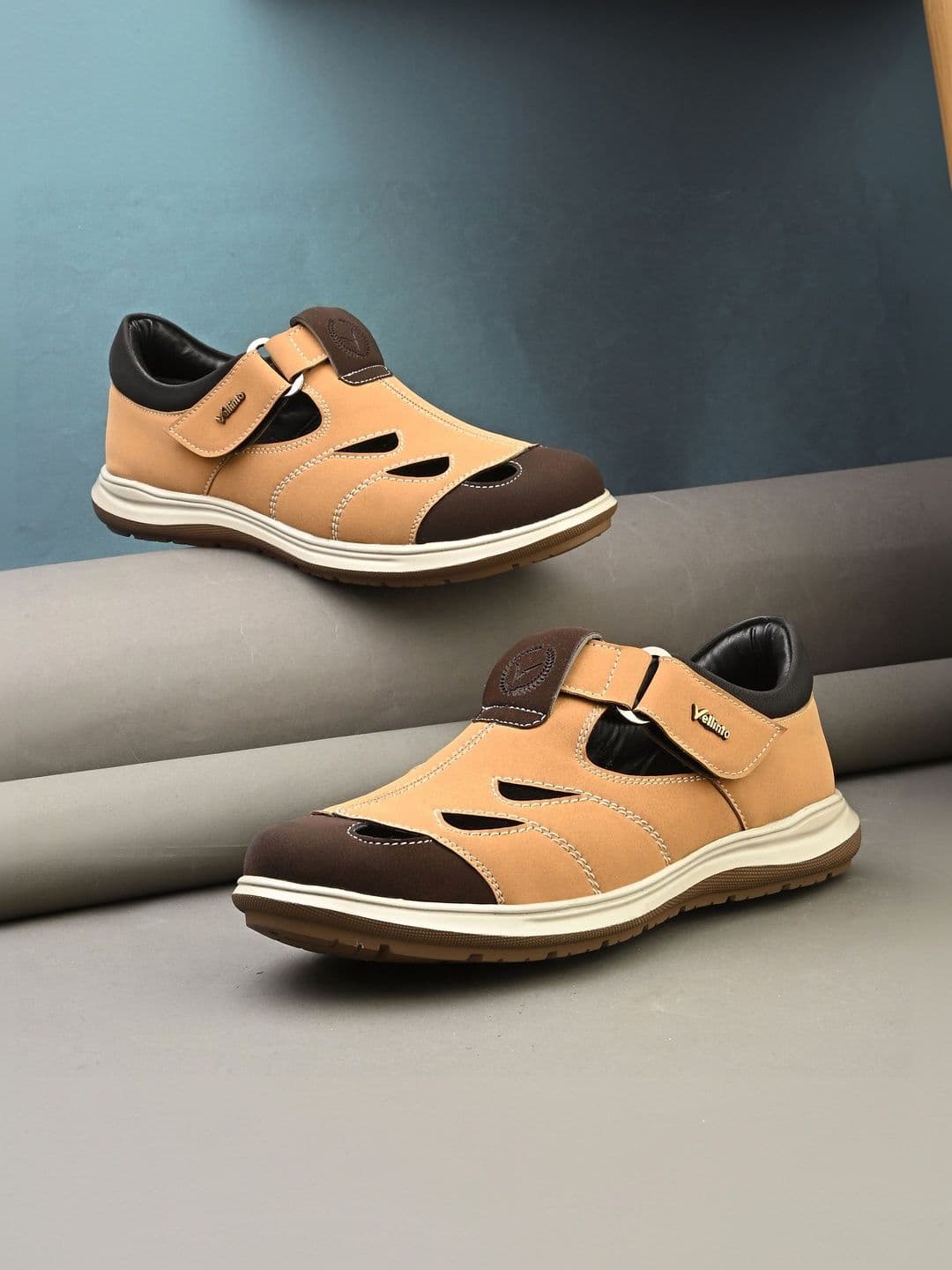 Vellinto Men Shoe-Style Sandals - view 1