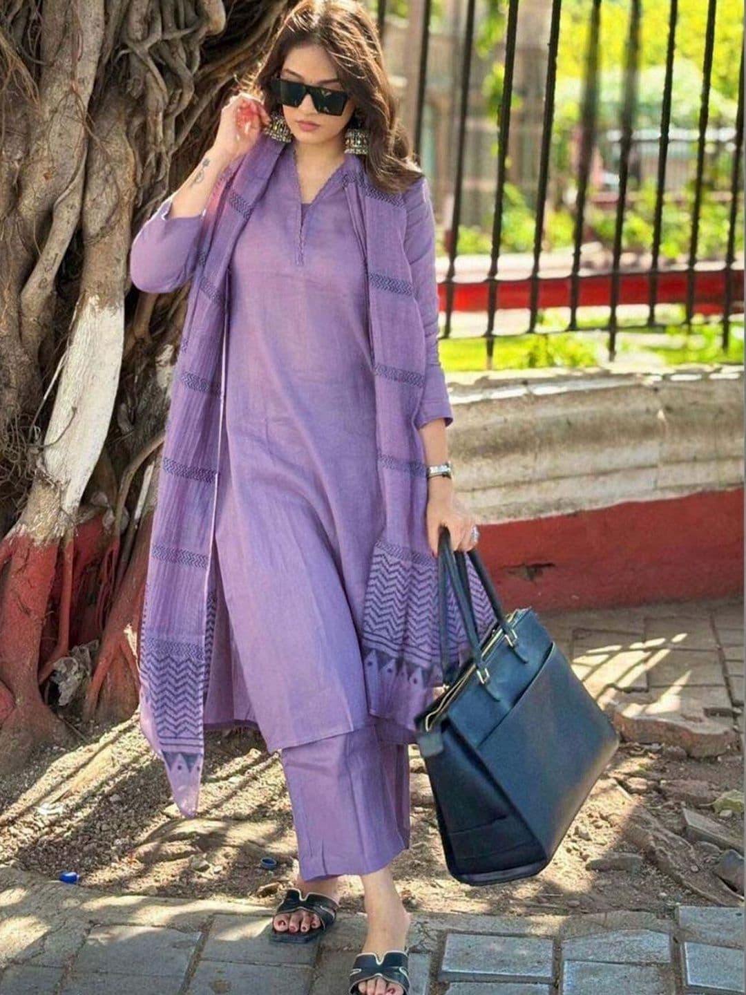 HERE&NOW Women Ethnic Motifs Regular Kurta with Trousers & With Dupatta thumbnail 3