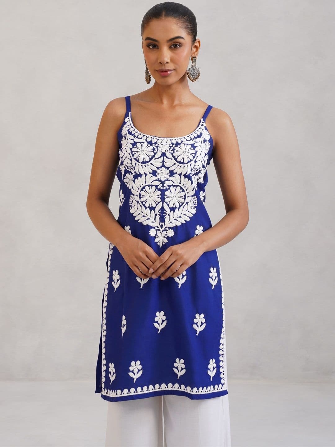 colorkosh Women Floral White Embroidered Thread Work Sleeveless Kurta thumbnail 6