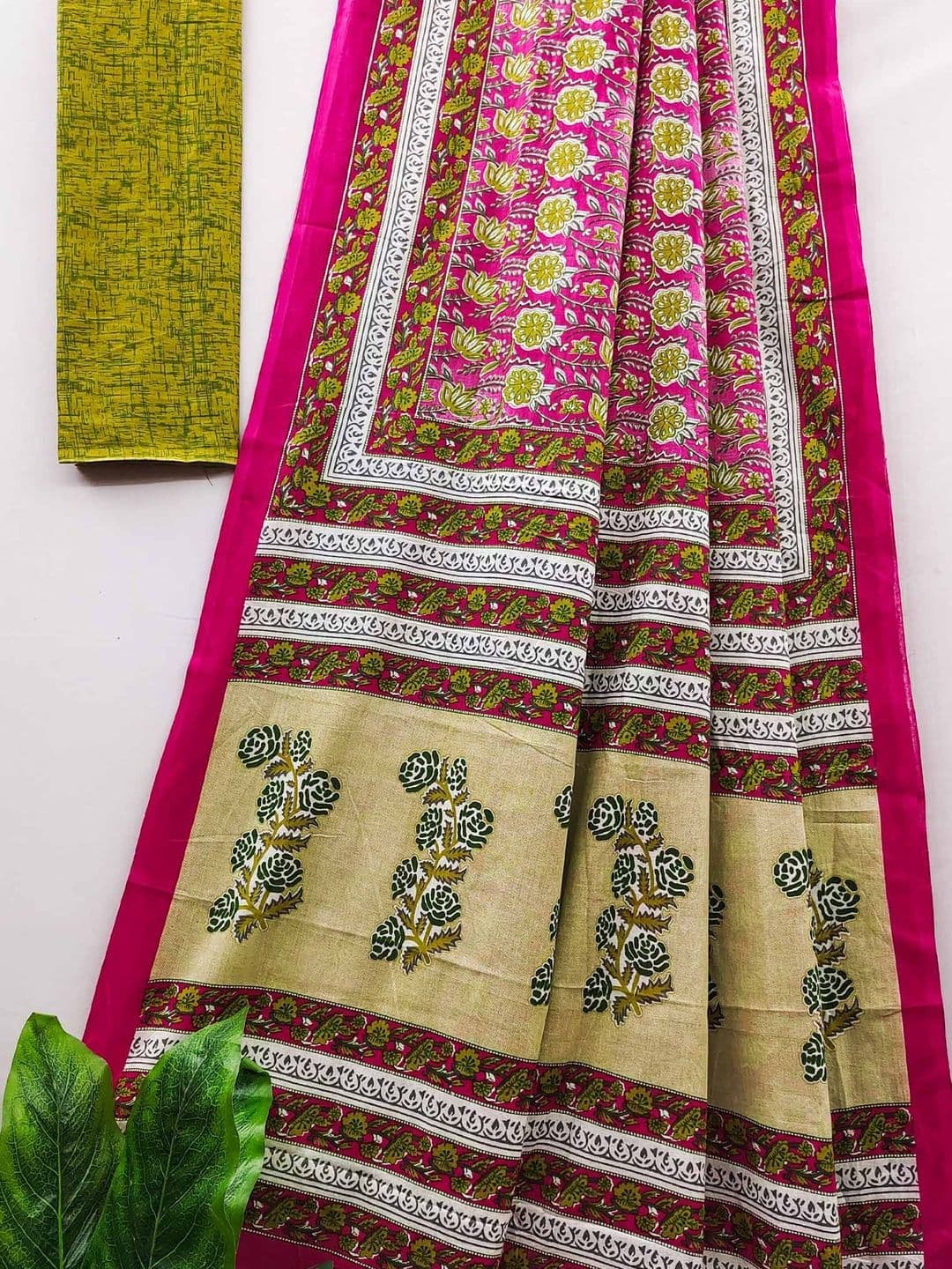 Sangria Women Floral Print Pure Cotton Saree With Blouse Piece thumbnail 3