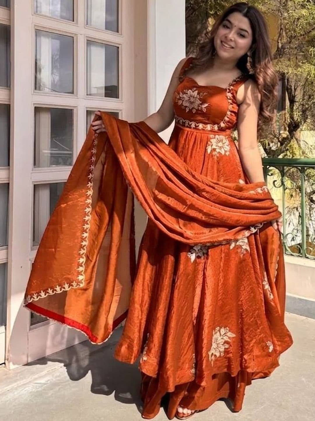 Maruti Tex Women Ethnic Motifs Embroidered Empire Thread Work Pure Silk Kurta with Palazzos & With Dupatta - view 1