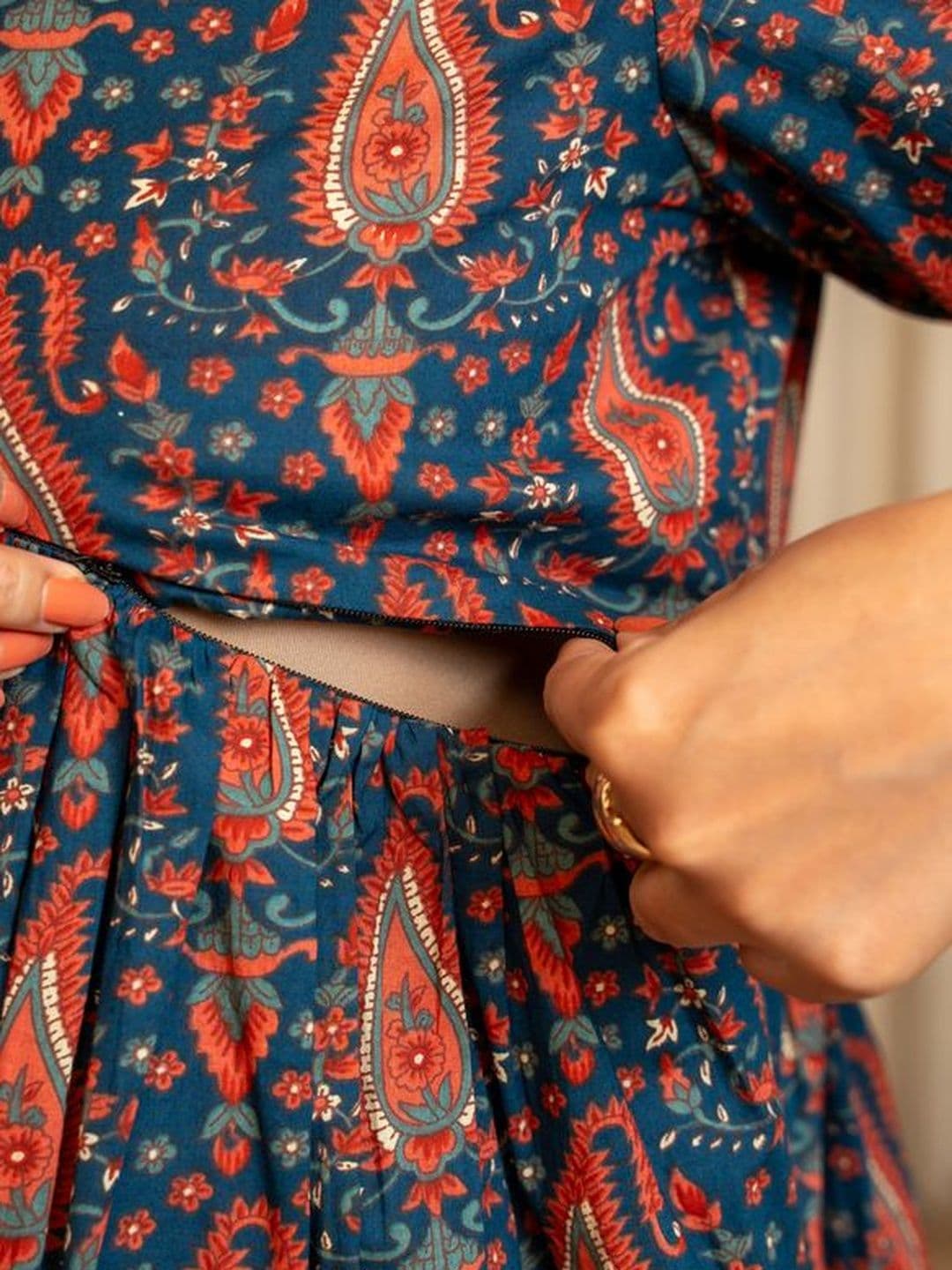 Ikk Kudi by Seerat Women Paisley Printed Empire Pure Cotton Kurta with Trousers thumbnail 7