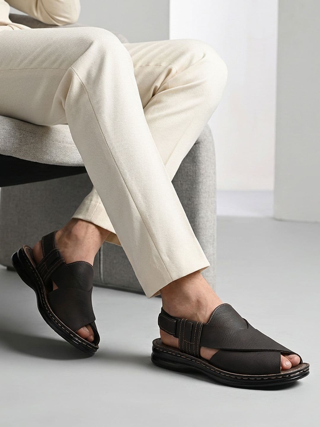 Trekiva Men Brown Slip-On Casual Sandals thumbnail 5