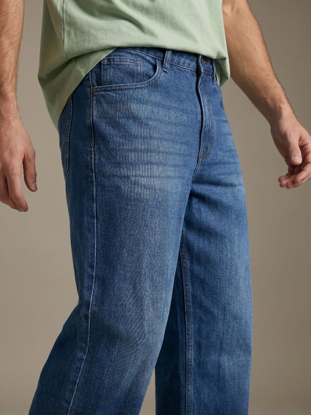 glitchez Men Pure Cotton Straight Fit Slash Knee Light Fade Jeans thumbnail 4