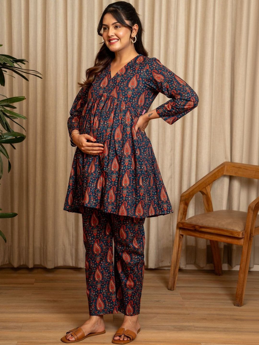 Ikk Kudi by Seerat Women Paisley Printed Empire Pure Cotton Kurta with Trousers thumbnail 2
